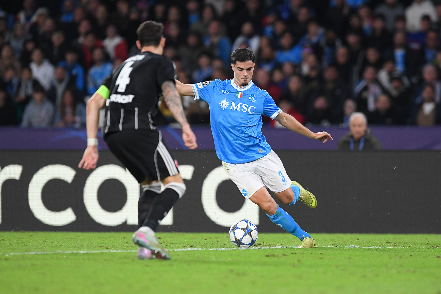 Napoli - Eintracht 0 - 0-3649