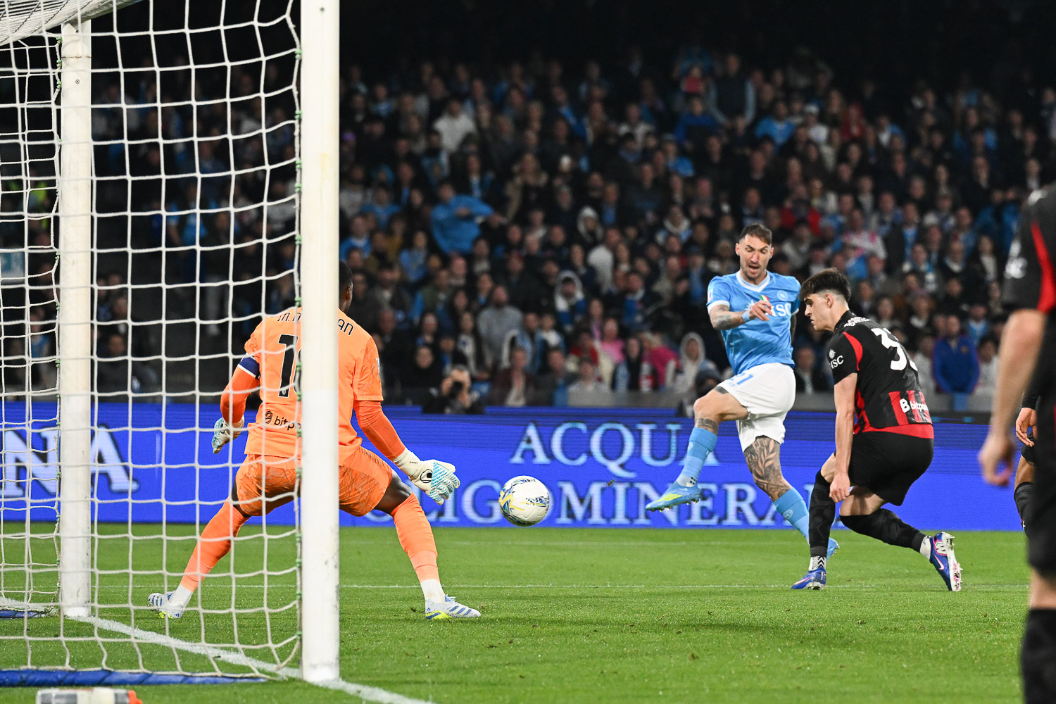 Napoli - Milan 1 - 0-3986
